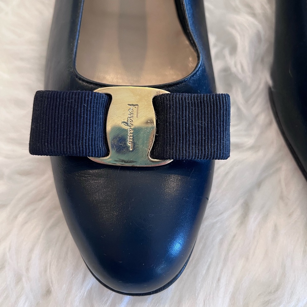 VTG Salvatore Ferragamo Women’s 9.5 3A Narrow/Slim Navy Blue Vara Leather Pumps - Picture 8 of 11